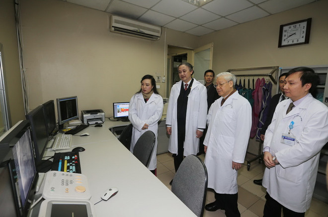 Bệnh viện Hữu nghị đón nhận danh hiệu Anh hùng Lao động ảnh 2