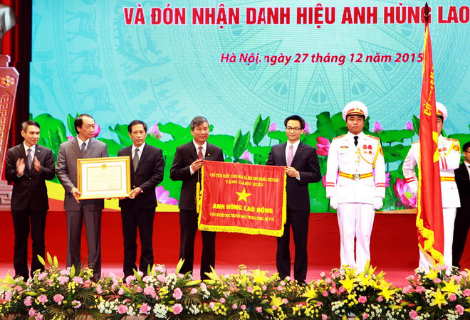 Viện Huyết học-Truyền máu đón nhận danh hiệu Anh hùng Lao động ảnh 1