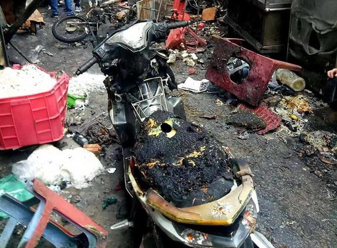 Hiện trường vụ cháy. (Ảnh: TTXVN) Nổ bình gas gây hỏa hoạn, 7 ngôi nhà ở TP Hồ Chí Minh bị ảnh hưởng ảnh 1