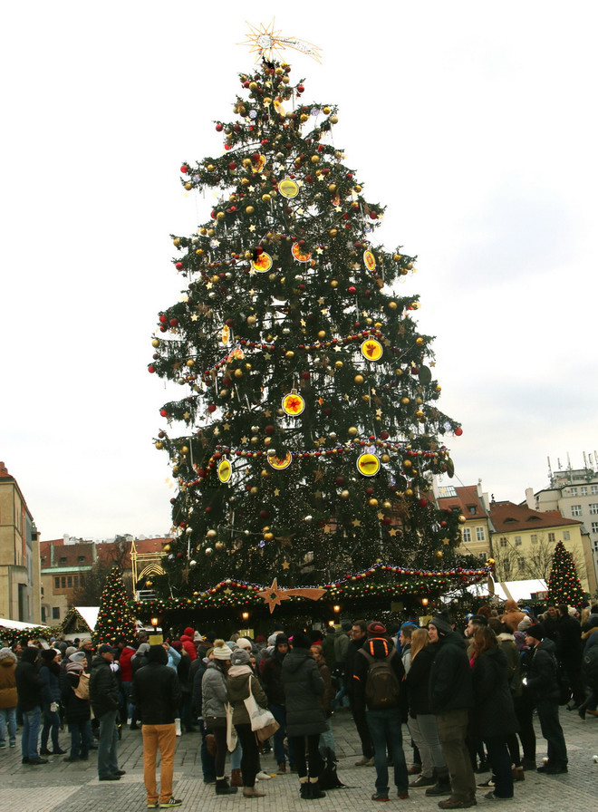 Ngắm cây thông Noel Nữ hoàng tại chợ Giáng Sinh ở trung tâm Prague ảnh 2