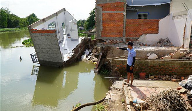 Liên tiếp xảy ra các vụ sạt lở bờ sông: Từ ứng phó đến hành động sớm ảnh 3