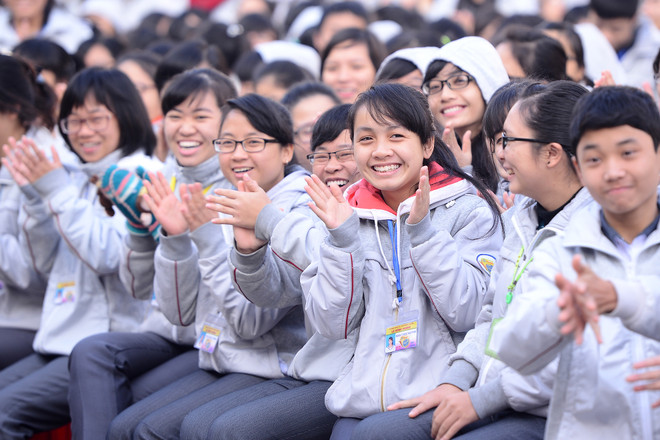 Hoa hậu Kỳ Duyên ấm áp trong vòng tay thầy trò trường cũ ảnh 5