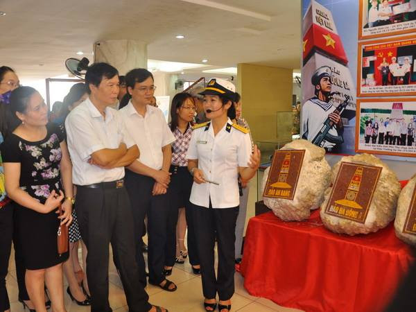 Phú Thọ: Trưng bày 120 tư liệu, bản đồ quý về Hoàng Sa, Trường Sa ảnh 1