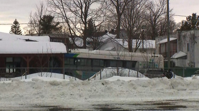 Đâm xe buýt vào nhà trẻ ở Canada, ít nhất 2 trẻ em thiệt mạng ảnh 1