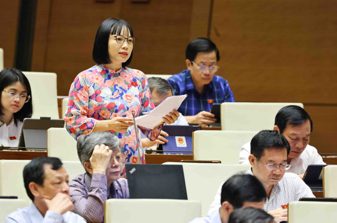 Đại biểu Nguyễn Thị Việt Nga, Phó đoàn đại biểu Quốc hội tỉnh Hải Dương. (Ảnh: TTXVN) vna_potal_ky_hop_thu_7_quoc_hoi_khoa_xv_thao_luan_ve_luat_cong_doan_sua_doi_7436037.jpg