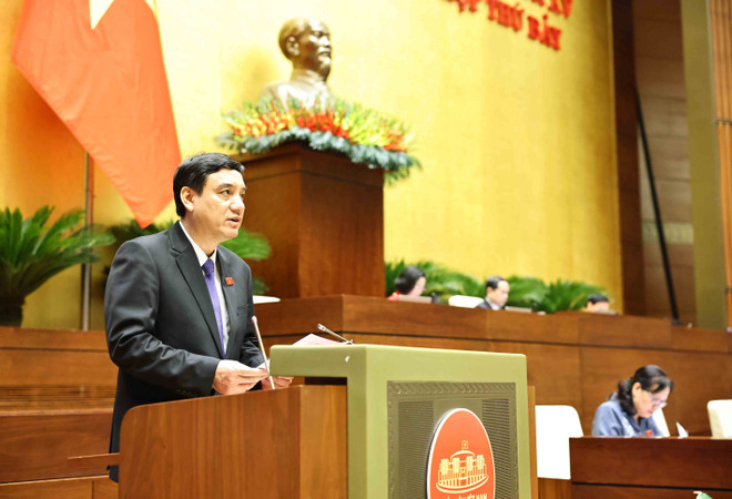 Chủ nhiệm Ủy ban Văn hóa, Giáo dục Nguyễn Đắc Vinh. (Ảnh: TTXVN) vna_potal_ky_hop_thu_7_quoc_hoi_khoa_xv_nghe_trinh_bay_ve_luat_sua_doi_bo_sung_mot_so_dieu_cua_luat_duoc_va_luat_di_san_van_hoa_sua_doi_7436736.jpg