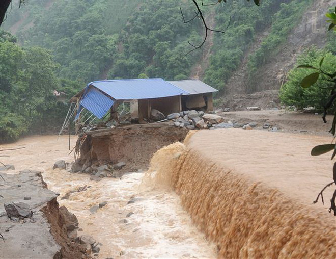 Các địa phương tập trung khắc phục hậu quả của đợt mưa lũ, sạt lở đất ảnh 1