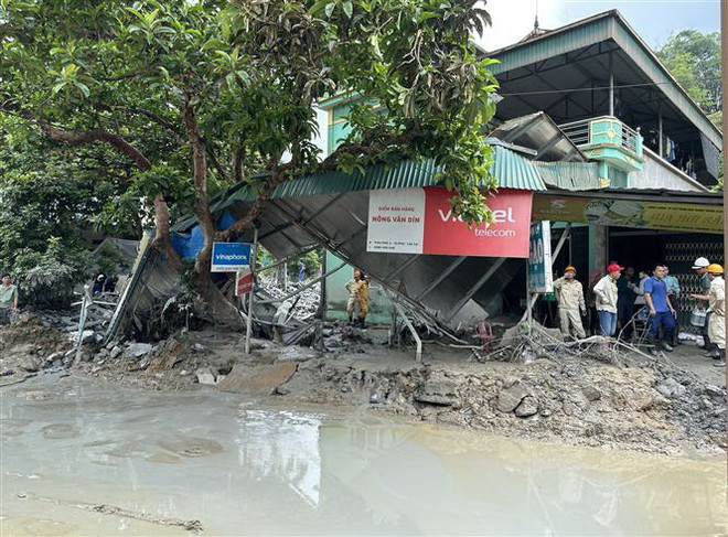 Các địa phương tập trung khắc phục hậu quả của đợt mưa lũ, sạt lở đất ảnh 2