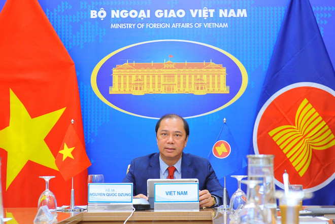 Thứ trưởng Bộ Ngoại giao Nguyễn Quốc Dũng tham dự Hội nghị. (Ảnh: Minh Đức/TTXVN) SOM ARF: Ưu tiên hợp tác phòng, chống và phục hồi sau COVID-19 ảnh 1
