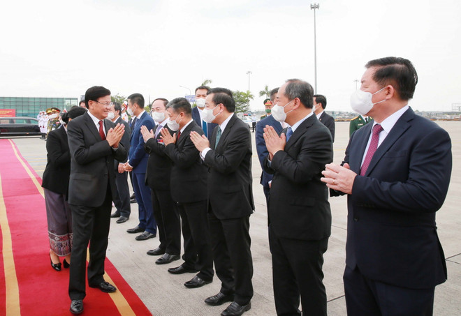Các lãnh đạo Đảng, Nhà nước tiễn Tổng Bí thư, Chủ tịch nước Lào Thongloun Sisoulith và Phu nhân tại Sân bay Quốc tế Nội Bài. (Ảnh: Phương Hoa/TTXVN) Thư cảm ơn của Tổng Bí thư, Chủ tịch nước Lào Thongloun Sisoulith ảnh 1