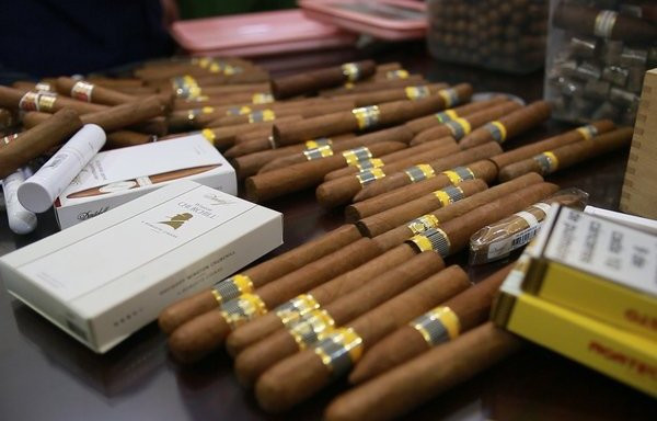 Đột kích 3 địa điểm tại Hà Nội, phát hiện số lượng lớn cigar nhập lậu ảnh 1