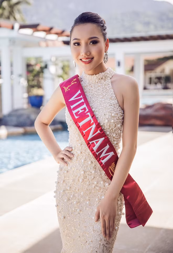 Quyến rũ trang phục dạ hội trong đêm chung kết của Thu Thảo ảnh 5