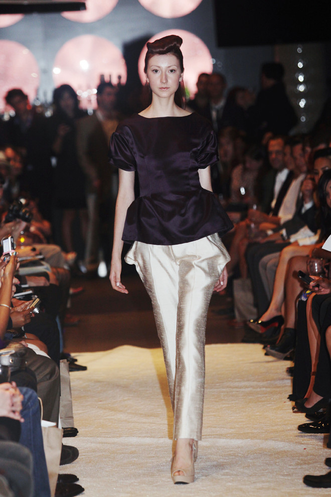 "Hồ sơ khủng” của nhà thiết kế mở màn Tuần thời trang quốc tế Việt Nam ảnh 8