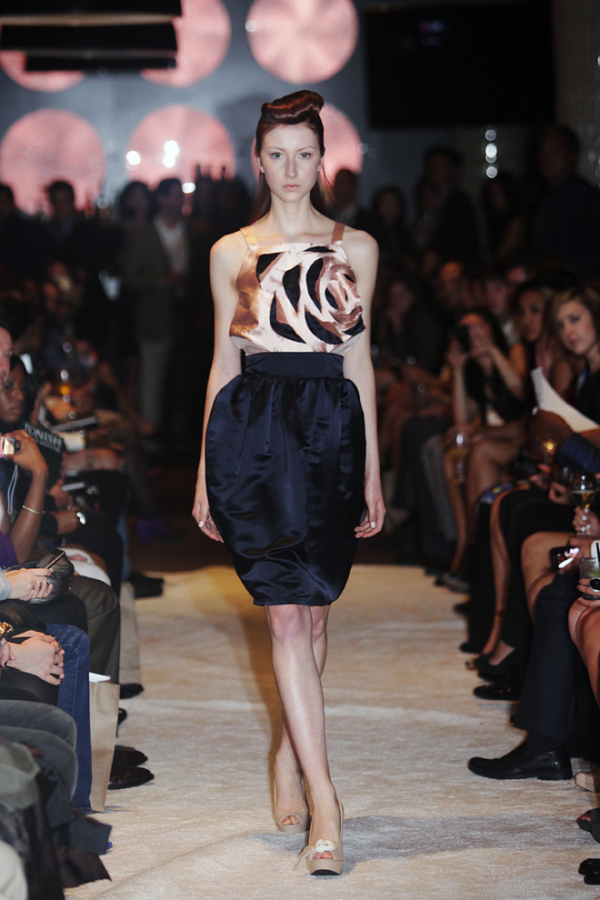 "Hồ sơ khủng” của nhà thiết kế mở màn Tuần thời trang quốc tế Việt Nam ảnh 7