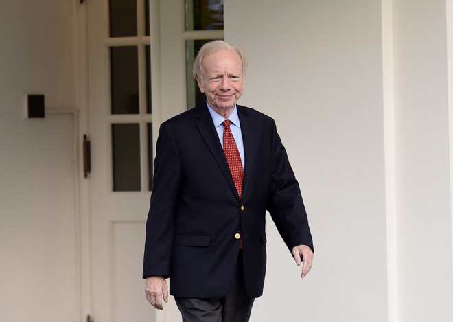 Ông Joe Lieberman quyết định rút khỏi đề cử vào vị trí Giám đốc FBI ảnh 1
