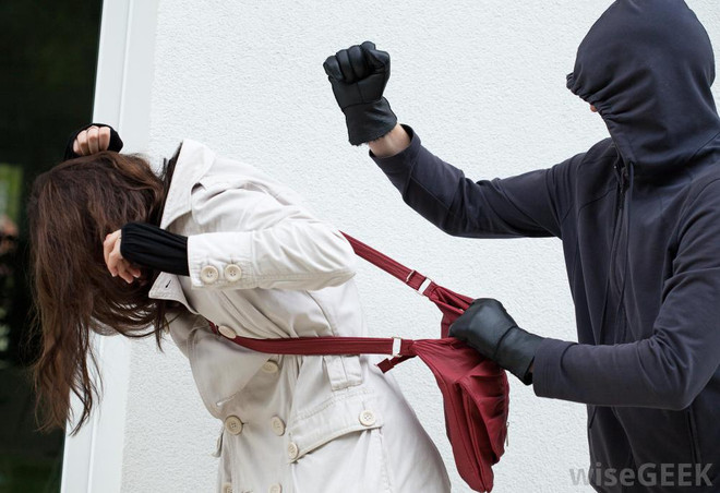 Táo tợn bắt cóc phụ nữ lên xe hơi để cướp ngay giữa ban ngày ảnh 1