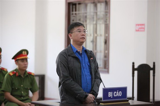 Xét xử phúc thẩm vụ gian lận điểm thi ở Hòa Bình: Giảm án cho 2 bị cáo ảnh 1