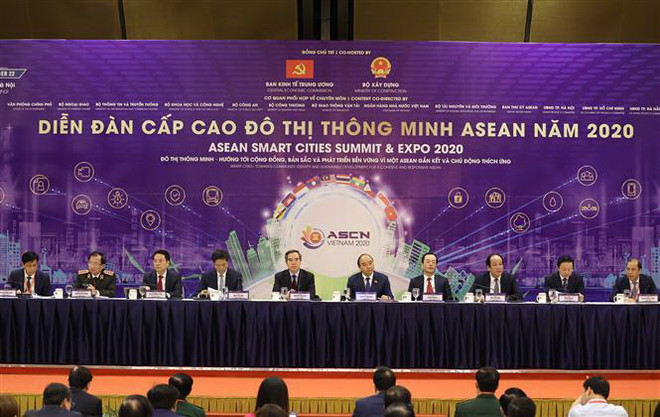 Thủ tướng Nguyễn Xuân Phúc, Chủ tịch ASEAN 2020 tại Diễn đàn cấp cao về đô thị thông minh ASEAN 2020. (Ảnh: Thống Nhất/TTXVN) 'Xây dựng đô thị thông minh phù hợp thực tiễn và có bản sắc riêng' ảnh 2