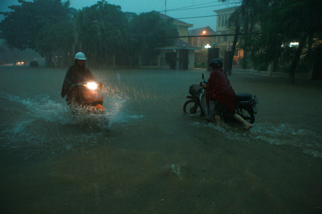 Mưa lớn diện rộng ở Bắc Bộ và Bắc Trung Bộ do ảnh hưởng bão ảnh 1
