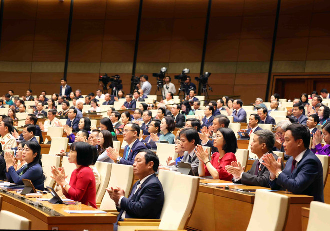 Đại biểu nữ chiếm tỉ lệ khá đông trên nghị trường Quốc hội kỳ họp thứ 7, Quốc hội khóa XV. (Ảnh: TTXVN) vna_potal_khai_mac_ky_hop_thu_7_quoc_hoi_khoa_xv_7385207.jpg