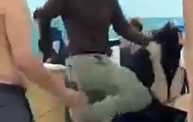 Vụ bảo vệ đánh hai thiếu niên: Đình chỉ 4 thành viên tổ bảo vệ dân phố ảnh 1