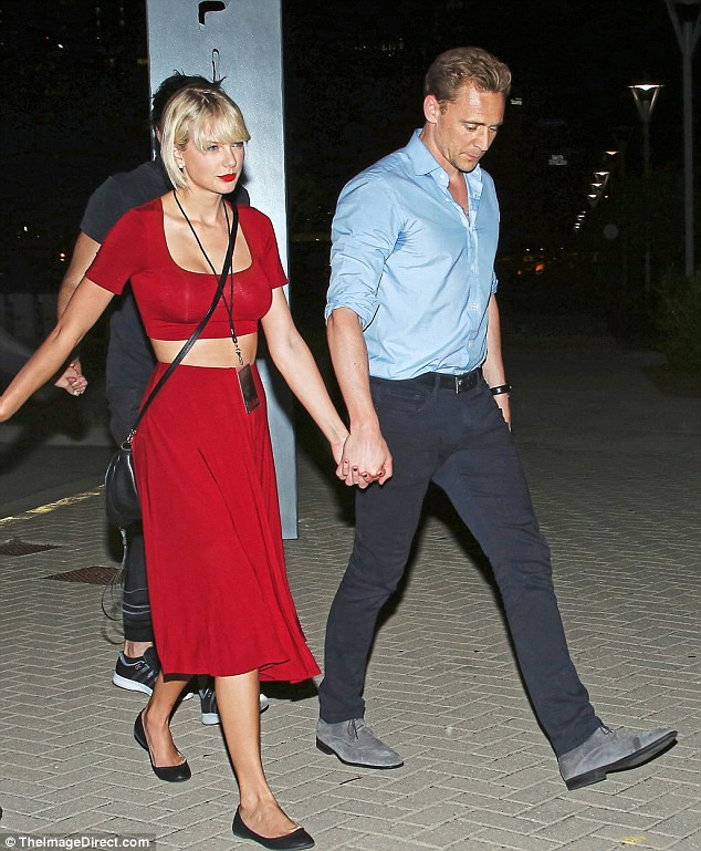 Taylor Swift và Tom Hiddleston công khai đi lại, ra mắt bố mẹ ảnh 2