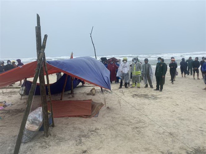 Thừa Thiên-Huế: Tìm thấy thi thể thuyền viên mất tích do chìm tàu cá ảnh 1