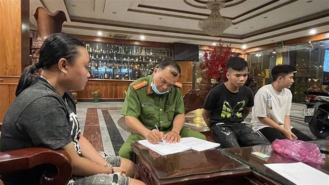 Kiên Giang: Bắt quả tang 4 đối tượng sử dụng ma túy trong khách sạn ảnh 1