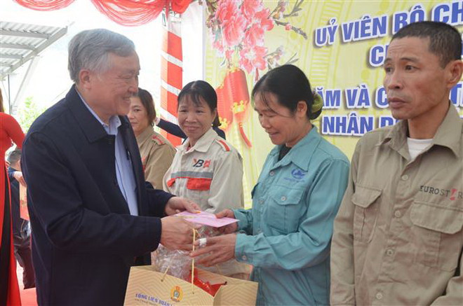 Yên Bái: Ông Nguyễn Hòa Bình chúc Tết gia đình chính sách, người nghèo ảnh 2