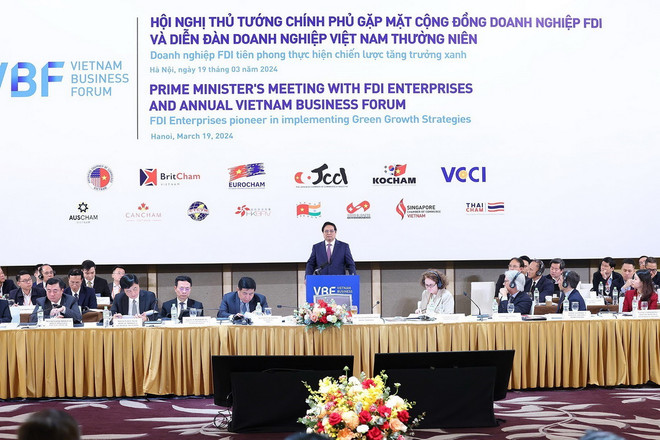 Thủ tướng Phạm Minh Chính phát biểu tại Hội nghị gặp gỡ cộng đồng doanh nghiệp có vốn đầu tư trực tiếp nước ngoài (FDI) và Diễn đàn Doanh nghiệp Việt Nam thường niên năm 2024 (VBF 2024). (Ảnh: Dương Giang/TTXVN) ttxvn_dien dan doanh nghiep.jpg