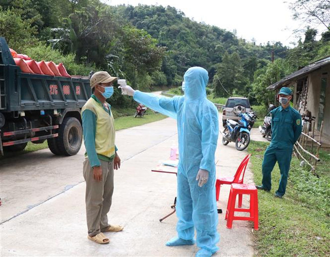 Thêm nhiều ca mắc COVID-19, Điện Biên khoanh vùng, dập dịch ảnh 1