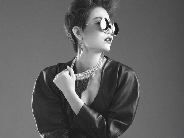 Quán quân Next Top Model gợi cảm với sắc đen huyền bí ảnh 2