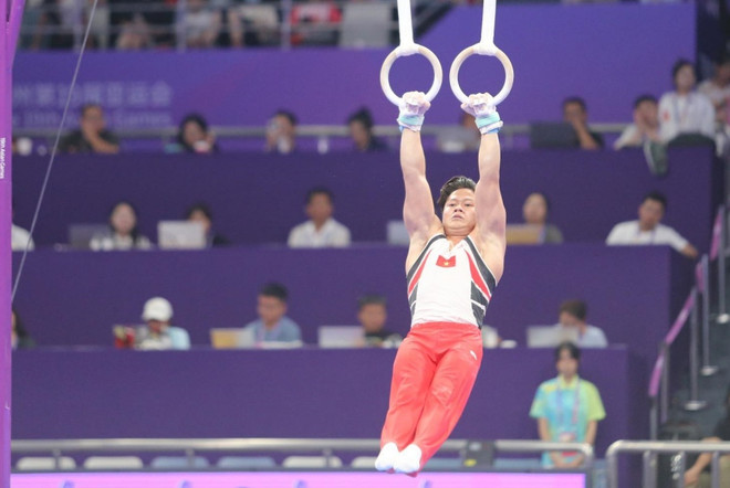 Khánh Phong giành huy chương Bạc Thể dục Dụng cụ nội dung Vòng treo ảnh 1