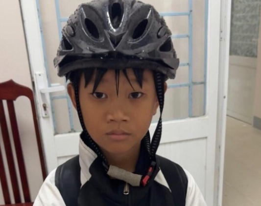 Học sinh lớp 7 trả gần 11 triệu đồng cho người đánh rơi ảnh 1