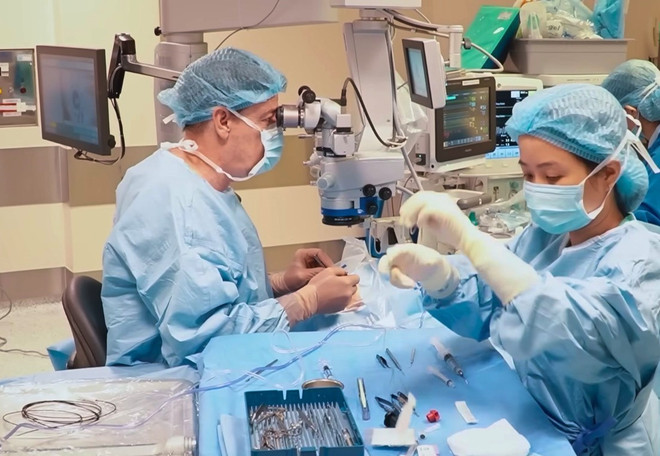 Phẫu thuật mắt thành công cho bé gái 5 tuổi mắc nhiều bệnh bẩm sinh ảnh 1