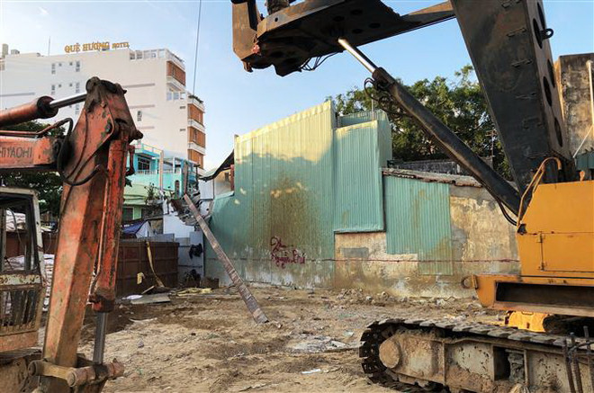 Bình Định: Cần khoan bằng thép dài gần 20m đổ sập vào nhà dân ảnh 1