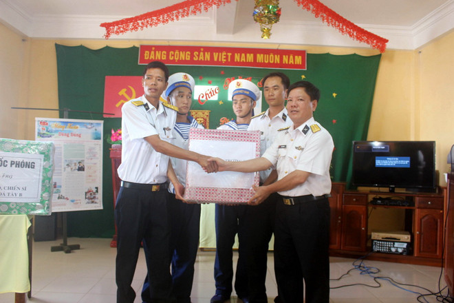 Khánh Hòa: Trồng cây xanh tạo cảnh quan trên đảo Đá Tây A ảnh 1