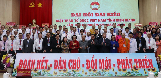 Ủy ban Mặt trận Tổ quốc Việt Nam tỉnh Kiên Giang khóa XI, nhiệm kỳ 2024-2029, ra mắt Đại hội. (Ảnh: Lê Huy Hải/TTXVN) ttxvn_MTTQ Kien giang 2.jpg