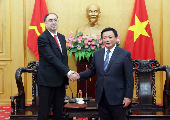 Giám đốc Học viện Chính trị Quốc gia Hồ Chí Minh Nguyễn Xuân Thắng tiếp Đại sứ Armenia tại Việt Nam Suren Baghdasaryan. (Ảnh: Phạm Kiên/TTXVN) ttxvn_dai su armenia 1.jpg