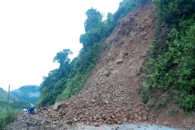 Mưa lớn kéo dài trong 3 ngày gây nhiều thiệt hại tại các địa phương ảnh 1