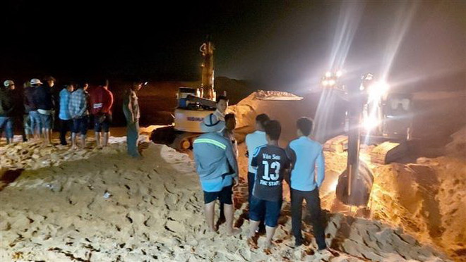 Vụ sạt lở cát tại mỏ titan ở Bình Thuận: Tiếp tục tìm 3 nạn nhân ảnh 1