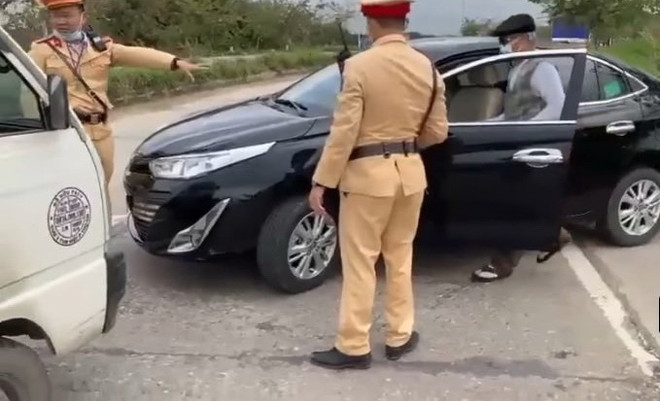 Xử lý hình sự các đối tượng đâm xe vào cảnh sát giao thông ảnh 1