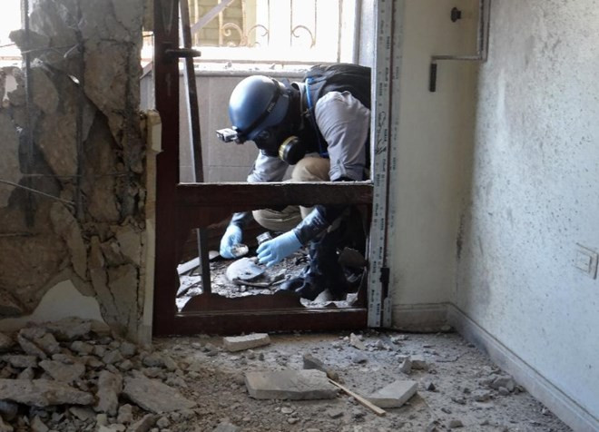 Chuyên gia Liên hợp quốc điều tra vũ khí hóa học ở Syria.(Nguồn: AFP) Chuyên gia Nga phát hiện bằng chứng sử dụng vũ khí hóa học ở Syria ảnh 1