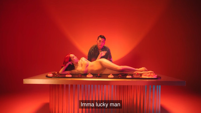 Nghệ sỹ lạm dụng cảnh nóng trong các MV: Lợi bất cập hại ảnh 1