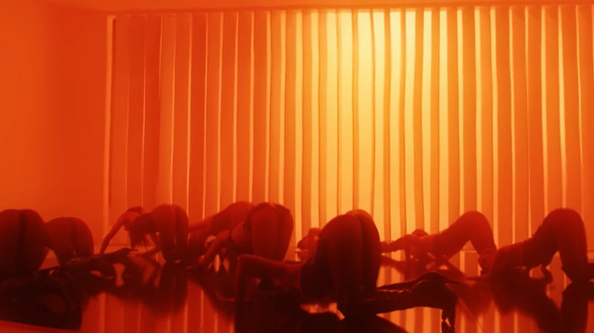 Nghệ sỹ lạm dụng cảnh nóng trong các MV: Lợi bất cập hại ảnh 2