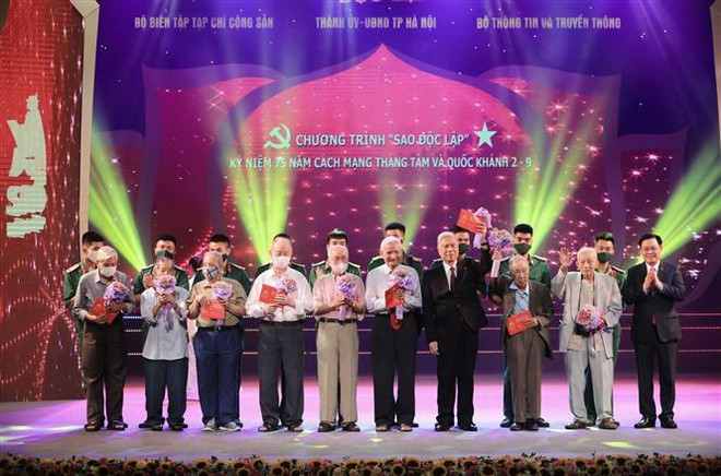 Chương trình 'Sao Độc lập' kỷ niệm 75 năm Cách mạng Tháng Tám ảnh 2