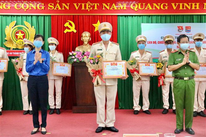 Tuyên dương cán bộ, chiến sỹ công an nhân dân trẻ tiêu biểu ảnh 1