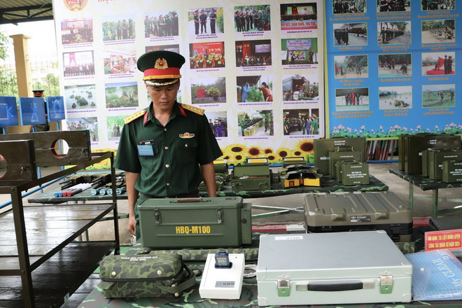 Khu trưng bày khí tài quân sự trong khuôn khổ buổi lễ. (Ảnh: Huyền Trang/TTXVN) ttxvn_quan doan 4.jpg
