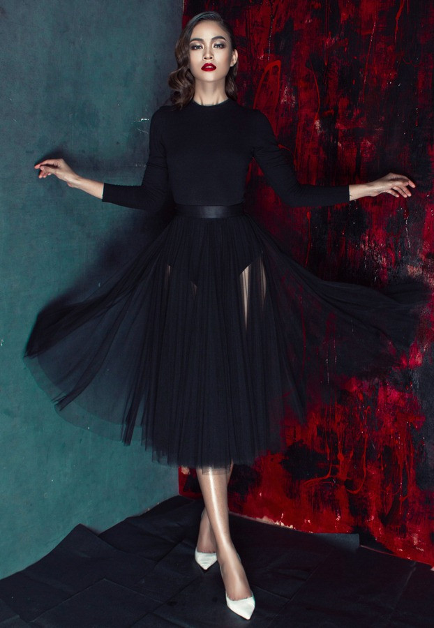 Mâu Thủy bí ẩn và quyến rũ chỉ với hai tông màu đen, trắng ảnh 3