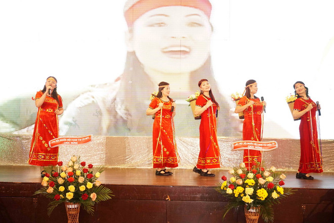 Cựu chiến binh Việt Nam tại Séc phát huy truyền thống trong cộng đồng ảnh 3